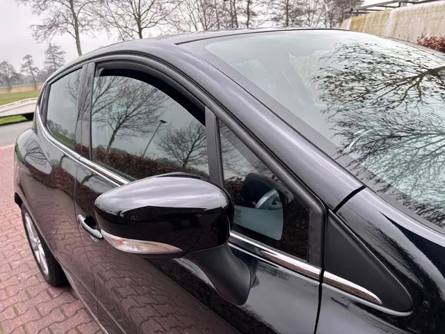 Renault Clio 0.9 TCe Eco2 Limited 2016 Benzine 8