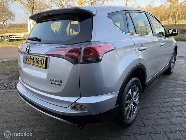 Toyota RAV4 2.5 Hybrid Style 2016 Hybride Benzine 9