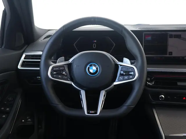BMW 3 Serie Touring 330e 2025 Hybride Benzine 18