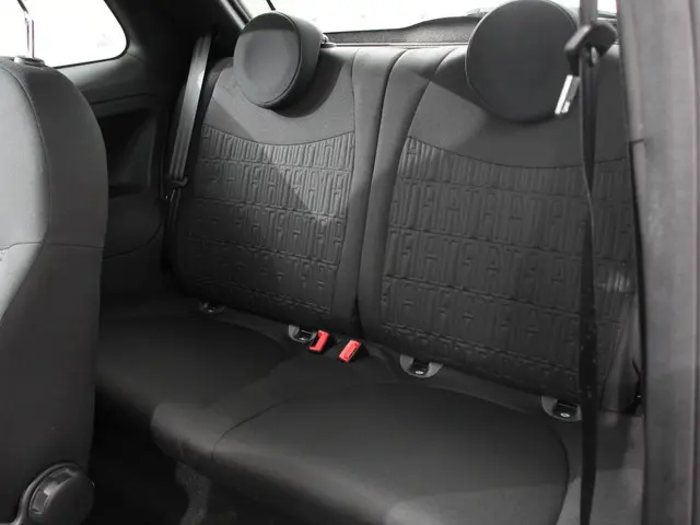 Fiat 500 1.0 Hybrid Dolcevita 2024 Benzine 11