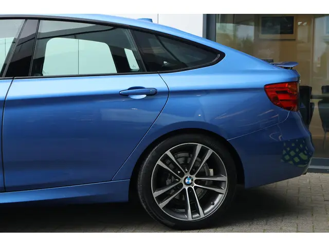 BMW 3 Serie Gran Turismo 320i Executive 2015 Benzine 5