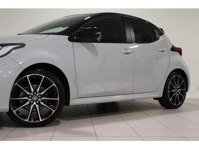 Toyota Yaris 1.5 Hybrid GR Sport, 2023 Hybride Benzine 12