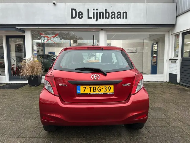 Toyota Yaris 1.0 VVT-i Comfort 2014 Benzine 9