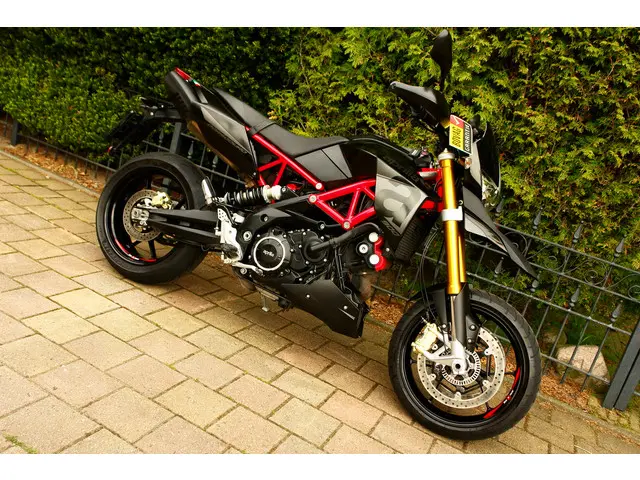 Aprilia Dorsoduro 900 SMV ABS Black Edition 2019 Benzine 8