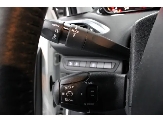 Peugeot 208 1.2 PureTech Style Pack 2015 Benzine 27