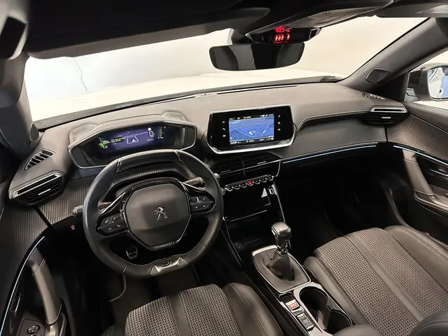 Peugeot 2008 1.2 PureTech 130 GT 2023 Benzine 22