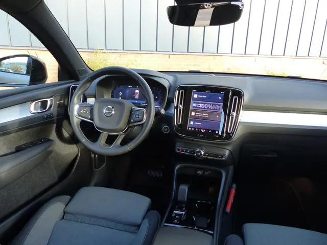 Volvo XC40 B4 Plus Dark 2025 Benzine 9