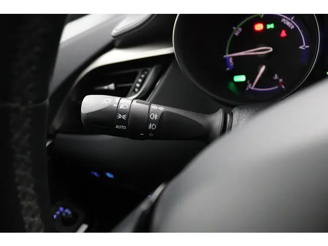 Toyota C-HR 1.8 Hybrid Bi-Tone 2018 Hybride Benzine 30