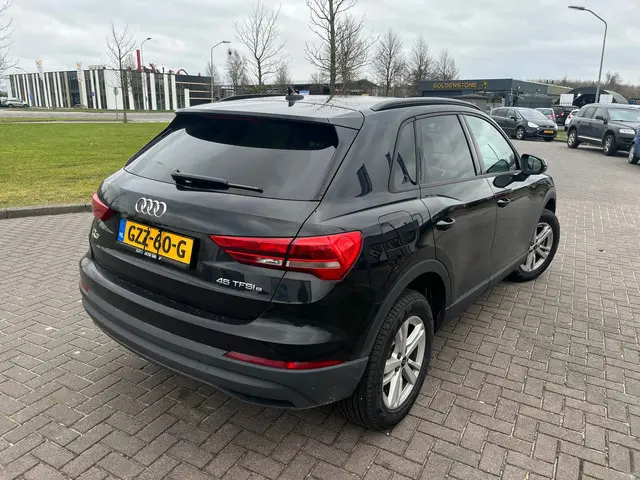 Audi Q3 45 TFSI e edition Plug-in 2024 Hybride Benzine 3