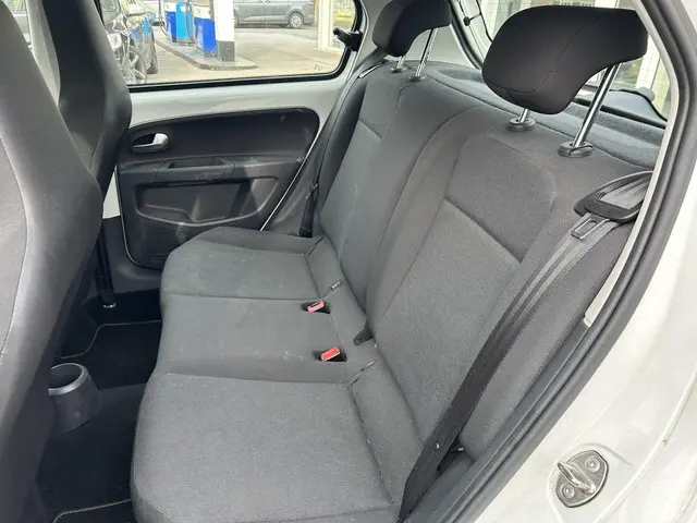 Volkswagen up! 1.0 BMT move up! 2017 Benzine 9