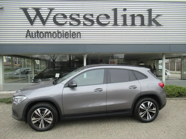 Mercedes-Benz GLA 200 Trekhaak/Panoramadak 2021 Benzine 6