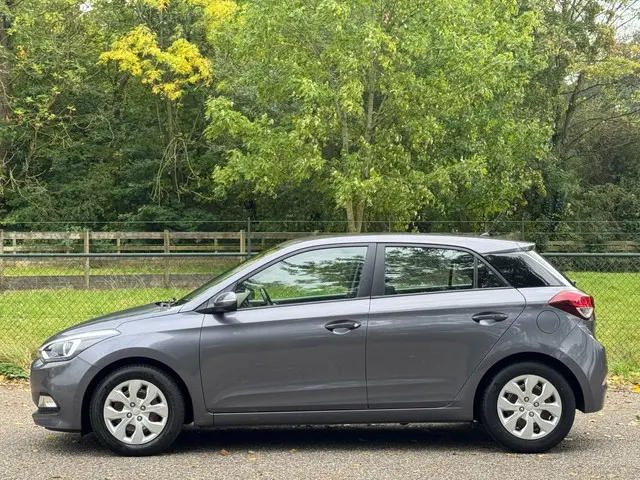 Hyundai i20 1.2 HP i-Motion /NAP/Airco/cruise/ 2016 Benzine 6