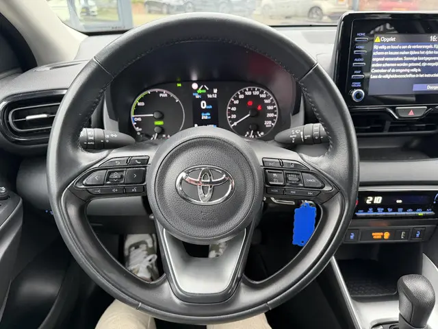 Toyota Yaris 1.5 Hybrid Active 2022 Hybride Benzine 14