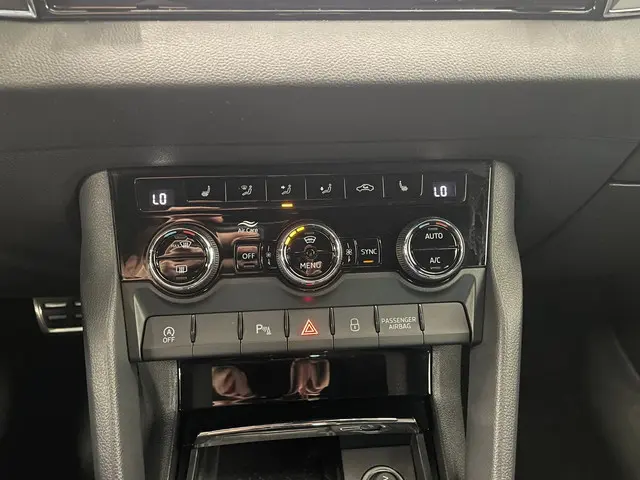 Škoda Karoq 1.5 TSI DSG Sportline 2019 Benzine 23