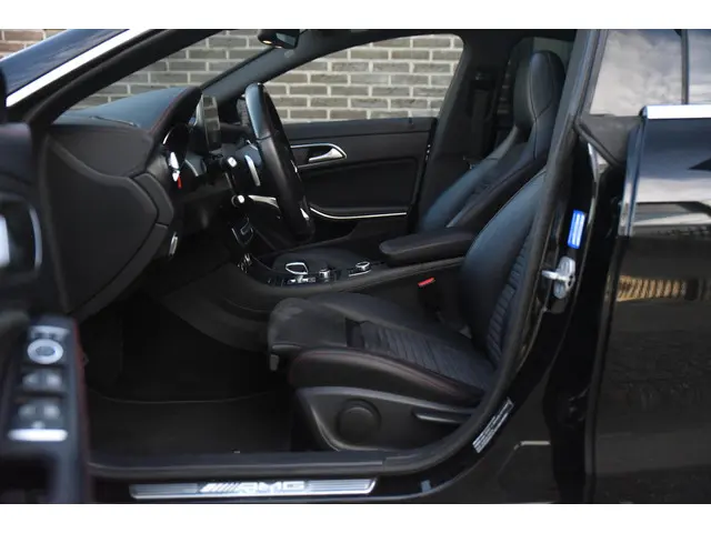 Mercedes-Benz CLA AMG 45 4MATIC 2017 Benzine 8