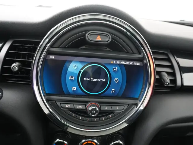 MINI 5-Deurs Cooper Dalston Edition 2021 Benzine 15