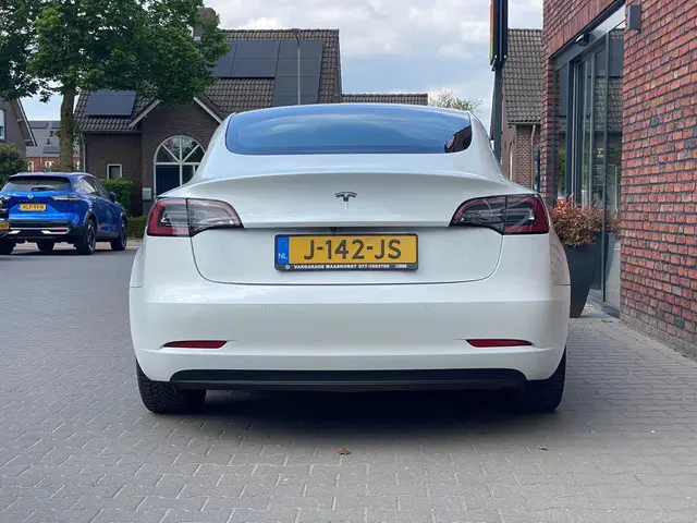 Tesla Model 3 Standard RWD Plus 60 kWh 2020 Elektrisch 4