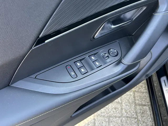 Peugeot e-2008 EV GT 2022 Elektrisch 30
