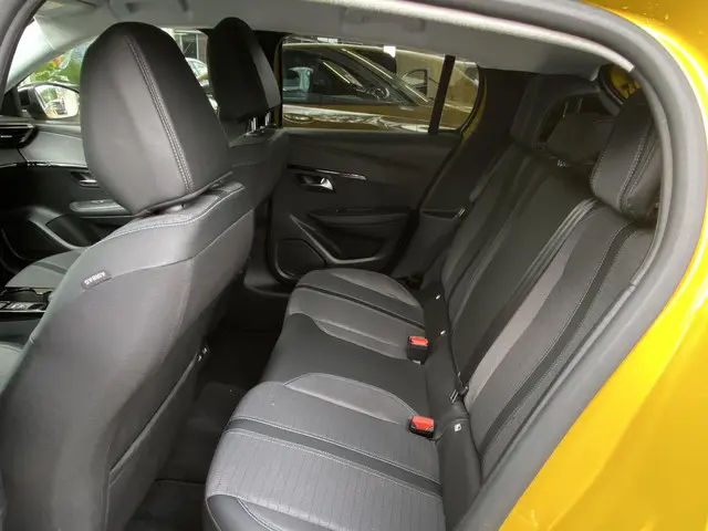 Peugeot 208 1.2T 100pk Allure Pack Automaat 2022 Benzine 24