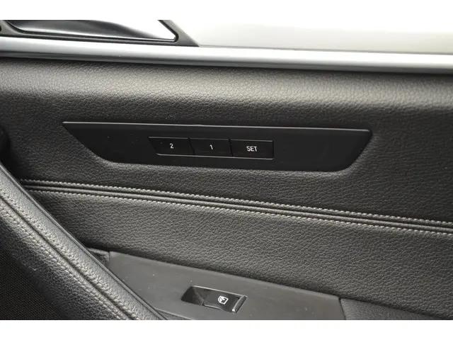 BMW 5 Serie 540i xDrive Touring 340 pk 2017 Benzine 33
