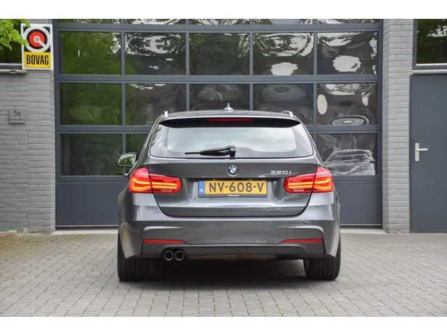 BMW 3 Serie Touring 320i M sport 2017 Benzine 5