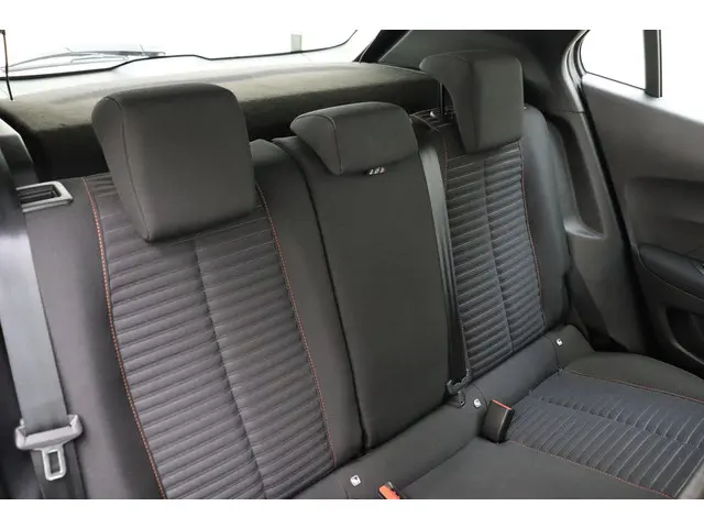 Peugeot 2008 1.2T Active Pack 2021 Benzine 15