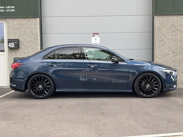 Mercedes-Benz A-Klasse Business AMG 2022 Benzine 6