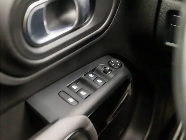 Citroën C5 Aircross 1.6 PureTech Sport 2019 Benzine 25