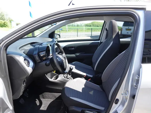 Toyota Aygo 1.0 VVT-i x-first 2019 Benzine 5