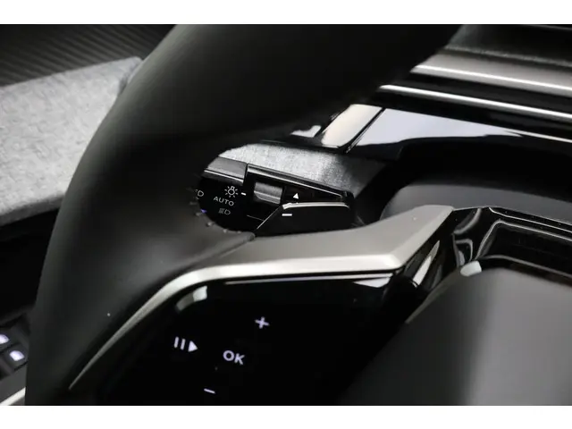 Peugeot 5008 1.2 Hybrid 145 Allure 2025 Hybride Benzine 35