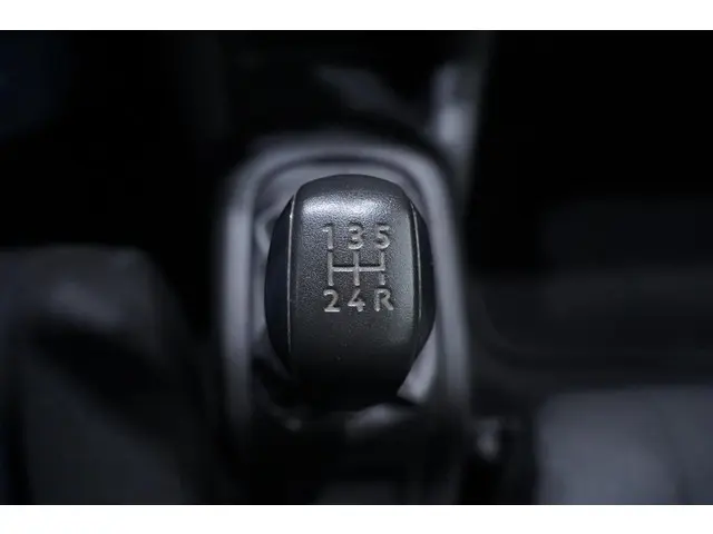 Citroën C4 Cactus 1.2 VTi Feel 2015 Benzine 27