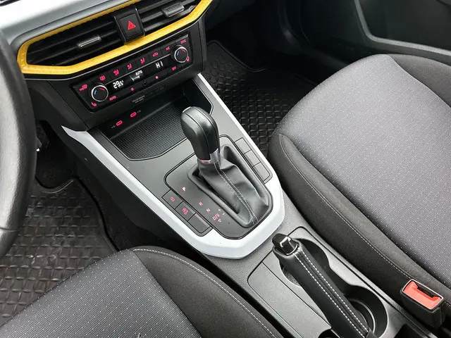 SEAT Arona 1.0 EcoTSI Style Connect 2024 Benzine 17
