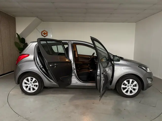 Hyundai i20 1.2i i-Deal Airco, LMV 2014 Benzine 9