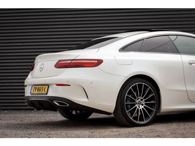 Mercedes-Benz E-Klasse Coupé 200 Premium 2018 Benzine 50