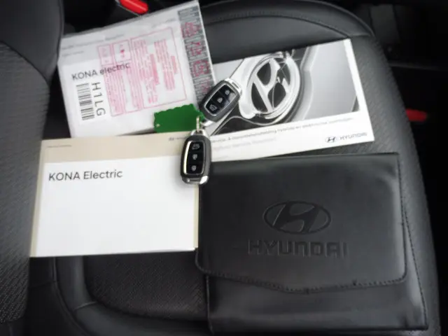 Hyundai Kona EV Premium 64 kWh SOH 98% 2020 Elektrisch 36