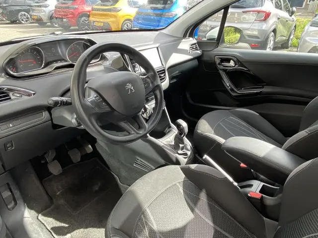 Peugeot 208 1.2i 82pk Active 2013 Benzine 7