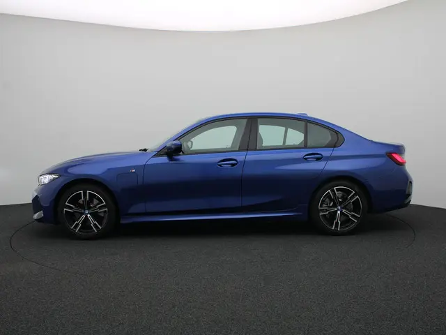 BMW 3 Serie Sedan 330e 2024 Hybride Benzine 4