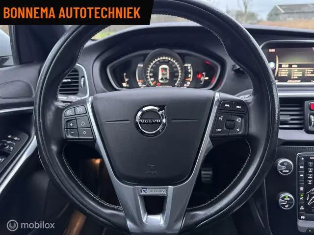 Volvo V40 2.0 T4 R-Design Pano Camera 2017 Benzine 13