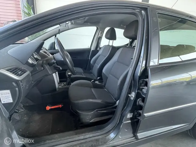 Peugeot 207 1.4 VTi Urban Move 2012 Benzine 6