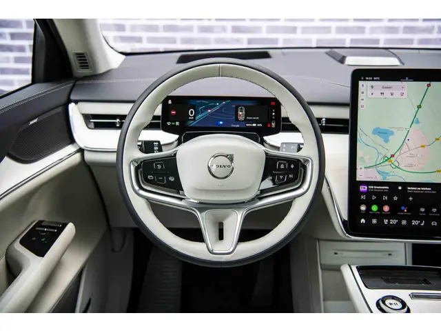 Volvo EX90 3