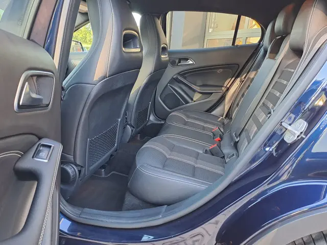 Mercedes-Benz GLA 180 Activity Edition 2017 Benzine 24