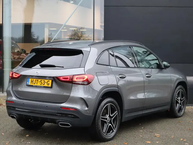 Mercedes-Benz GLA 250 e AMG Line 2022 Hybride Benzine 2