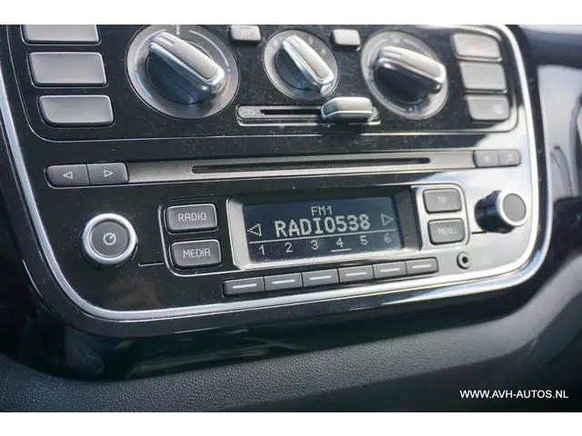 Volkswagen up! 1.0 move up! 2012 Benzine 15