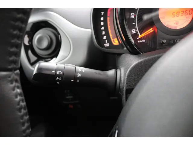 Toyota Aygo 1.0 VVT-i x-play cabrio 2021 Benzine 31