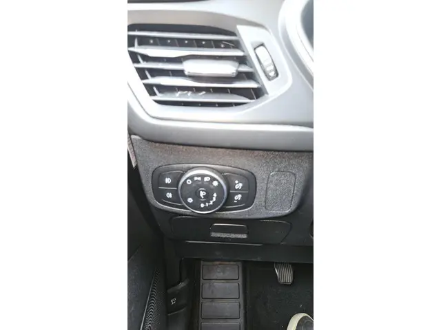 Ford Focus Wagon 1.5 EcoBlue Trend Edition 2019 Benzine 10