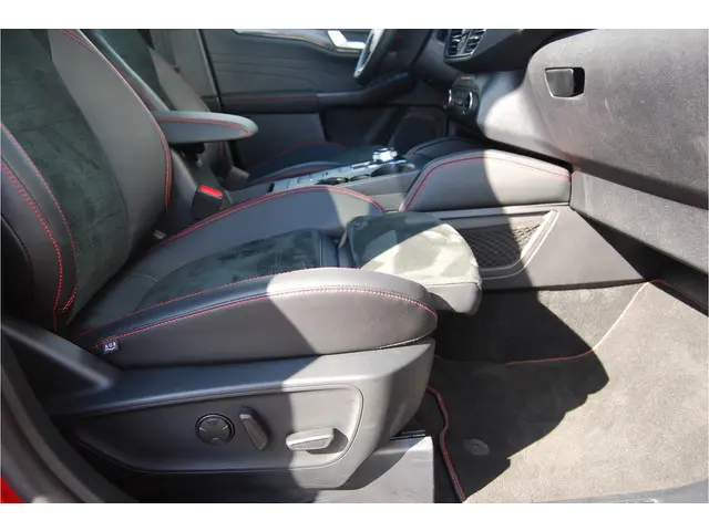 Ford Kuga 2.5 PHEV 225PK ST-Line X 2023 Hybride Benzine 38