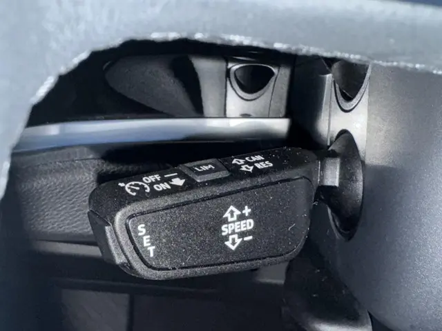 Audi Q3 45 TFSI e Business 2022 Hybride Benzine 16