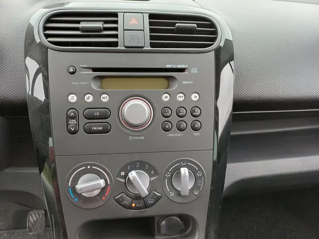 Suzuki Splash 1.2 Exclusive EASSS 2014 Benzine 34