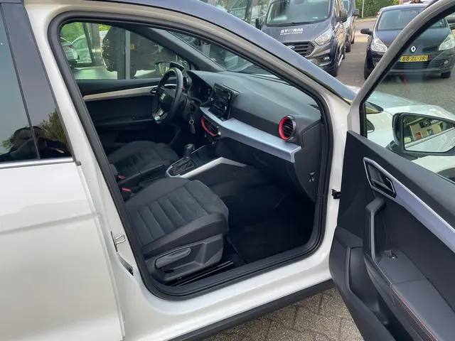 SEAT Arona 1.0 TSI FR Business Connect 2024 Benzine 17