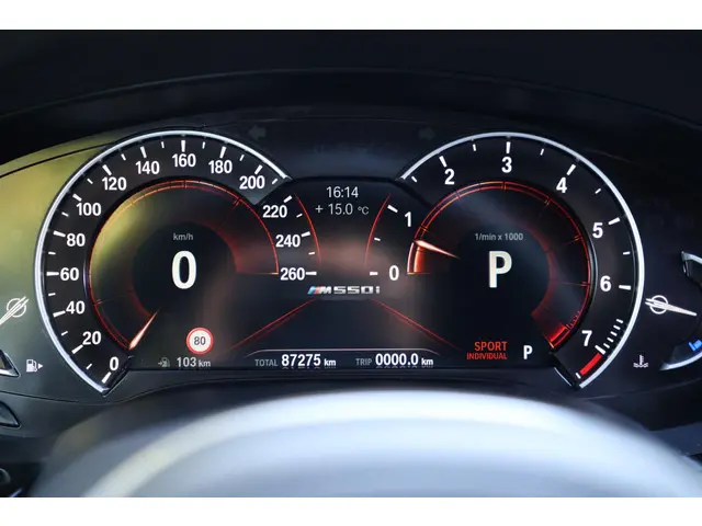 BMW 5 Serie M550i xDrive Executive 2018 Benzine 28